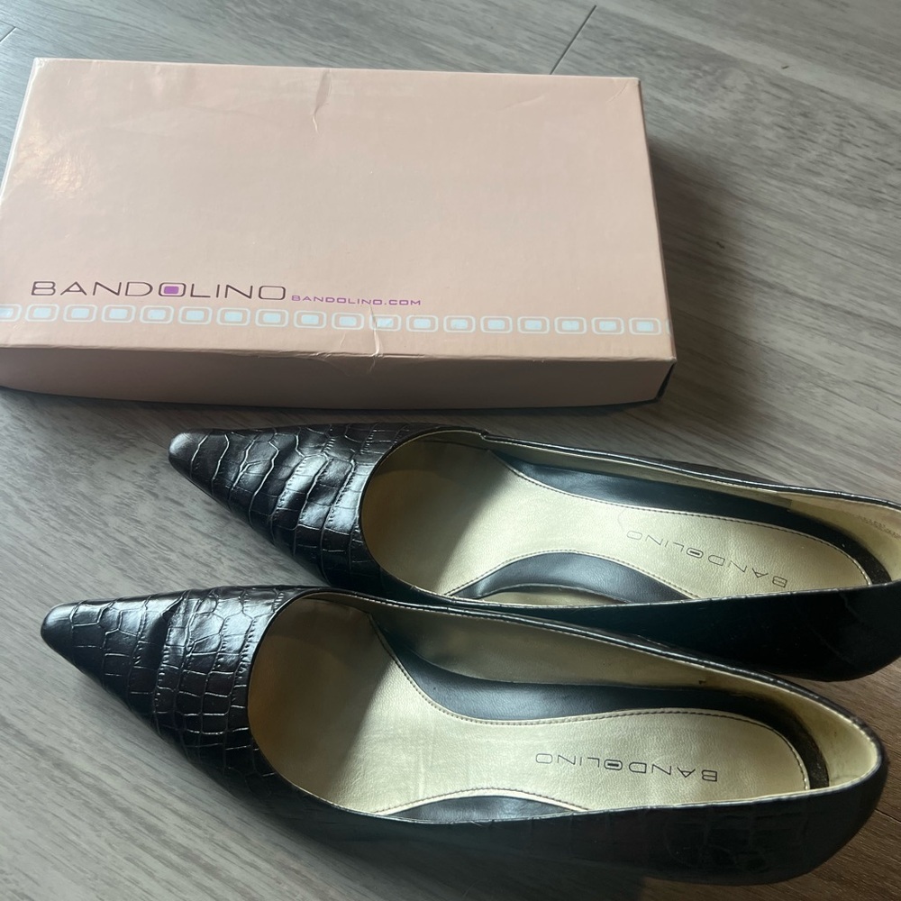 Bandolino Black Croc-Embossed Heels Timeless Elegance